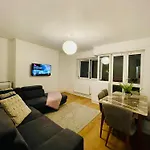 2Bd Canarywharf Mile End Private Balcony Free Parking