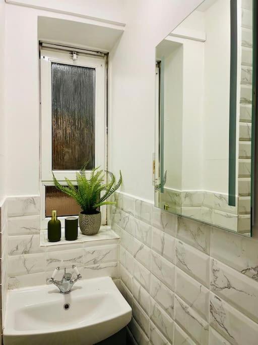 2bd Canarywharf Mile End Private Balcony Free Parking Appartamento Londra
