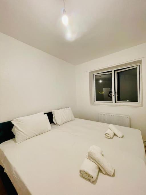 Appartamento 2bd Canarywharf Mile End Private Balcony Free Parking Londra