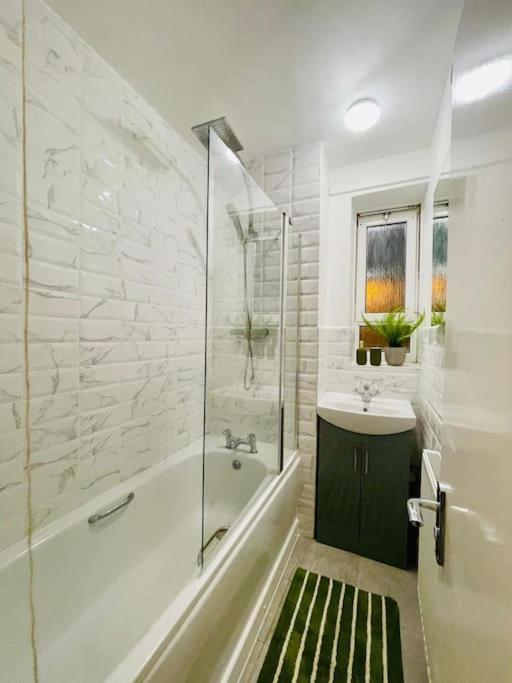 2bd Canarywharf Mile End Private Balcony Free Parking Londra