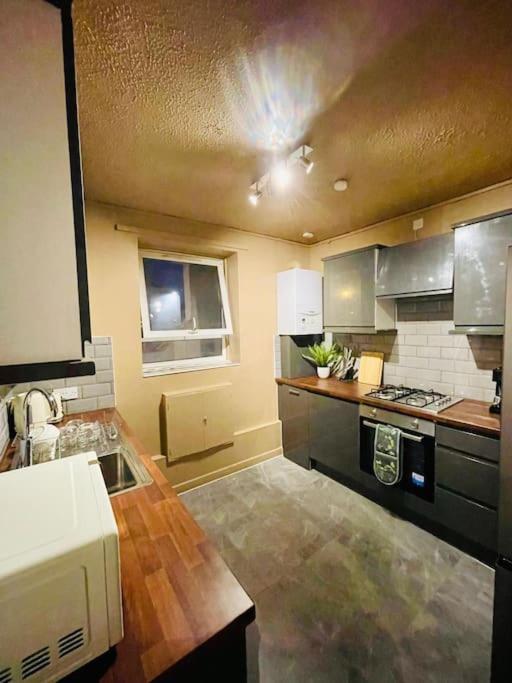 Appartamento 2bd Canarywharf Mile End Private Balcony Free Parking *