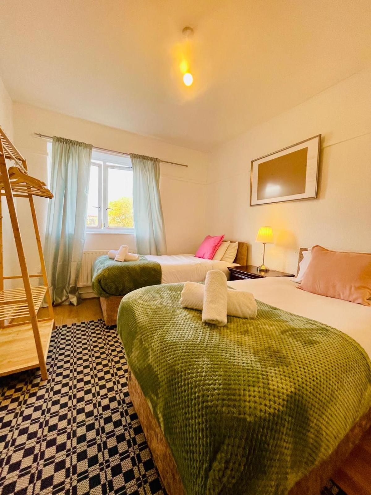 2bd Canarywharf Mile End Private Balcony Free Parking Appartamento
