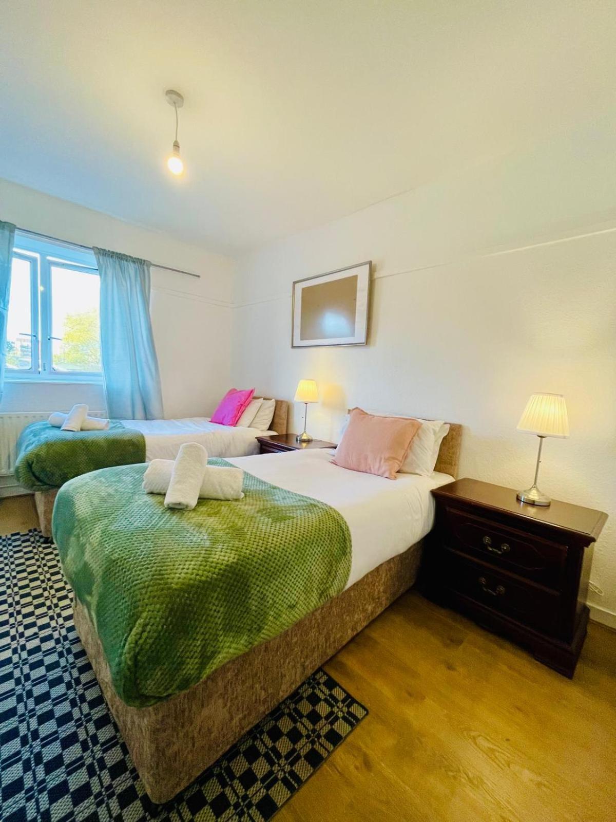 2bd Canarywharf Mile End Private Balcony Free Parking Appartamento