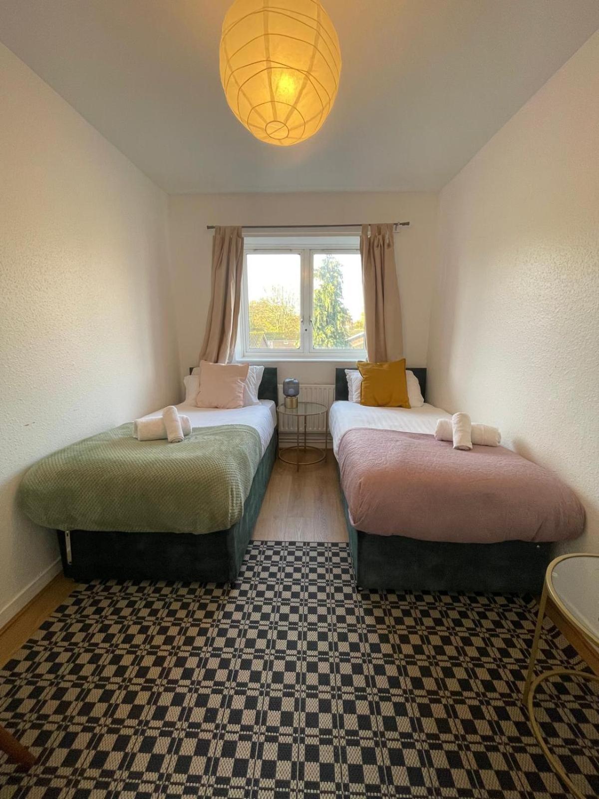 2bd Canarywharf Mile End Private Balcony Free Parking Appartamento Londra