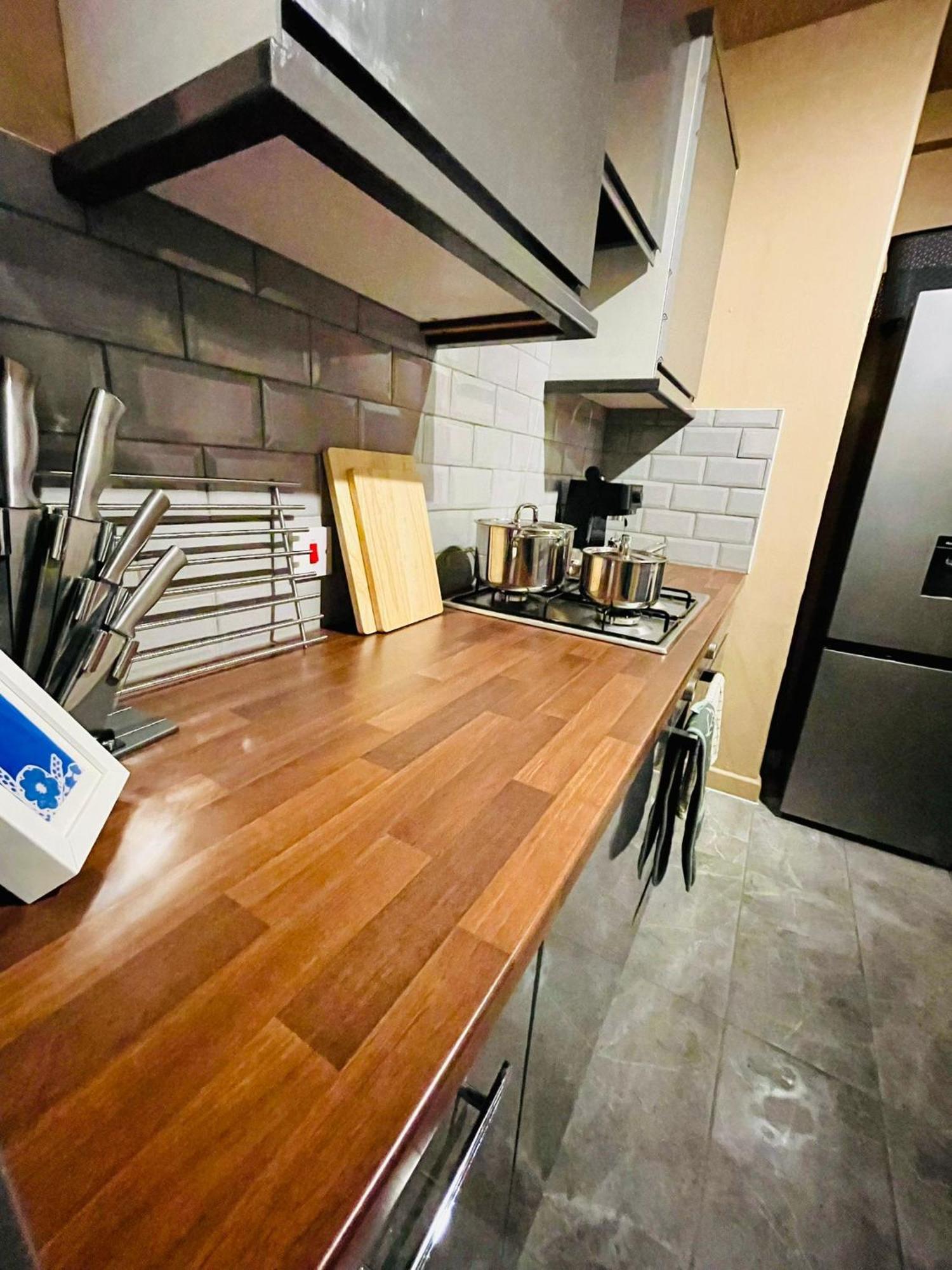 Apartment 2bd Canarywharf Mile End Private Balcony Free Parking *