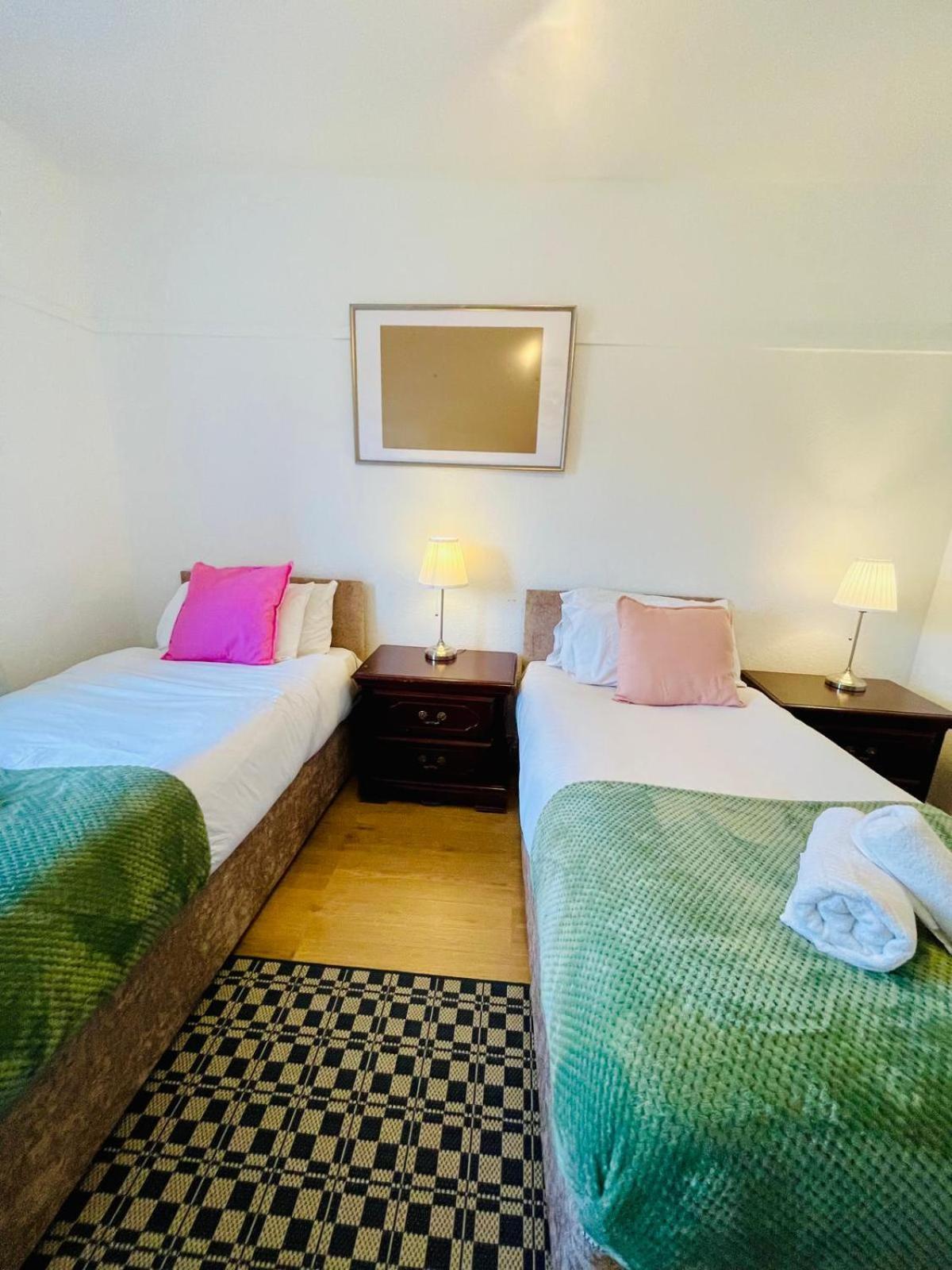 Apartment 2bd Canarywharf Mile End Private Balcony Free Parking London